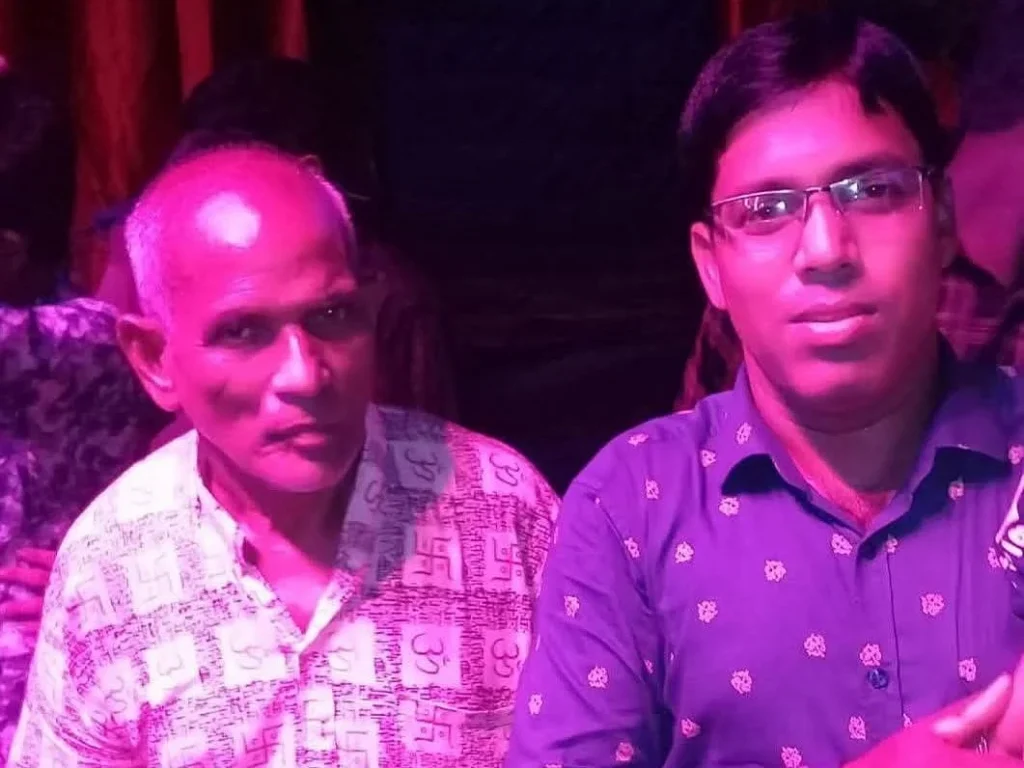 মোটরসাইকেলে বাবাকে নিয়ে গ্রামে যাচ্ছিলেন ছেলে, পিকআপের ধাক্কায় গেল দুজনের প্রাণ