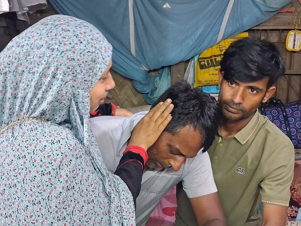 বাড়ির সামনে মহাসড়ক পার হচ্ছিলেন, পিকআপ ভ্যানের ধাক্কায় বৃদ্ধের মৃত্যু