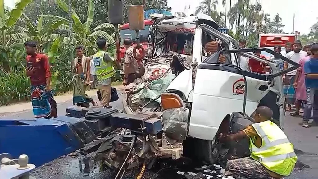 ঈদযাত্রায় সড়কে মৃত্যু থামছে না, ১৫ দিনে গড়ে প্রাণ গেছে ২৭ জনের