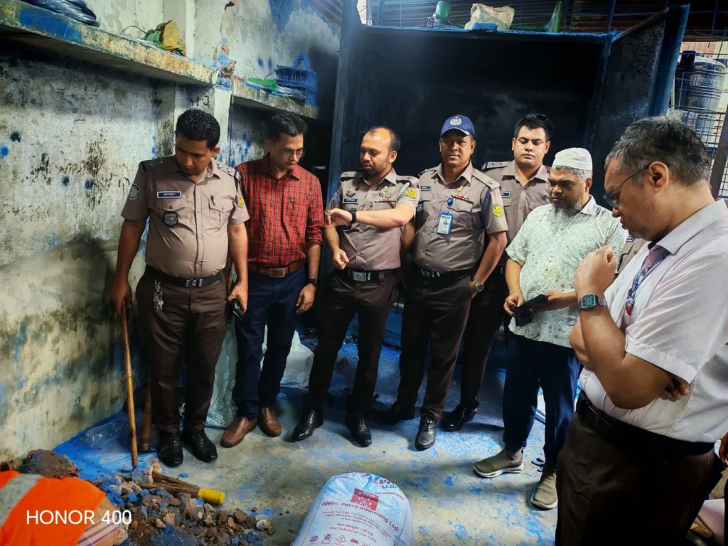 কামরাঙ্গীরচরে পুলিশের সহায়তায় তিতাসের অভিযান: বিপুল পরিমাণ অবৈধ গ্যাস সংযোগ বিচ্ছিন্ন