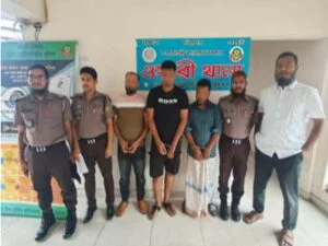 ওয়ারী থানা এলাকায় ৫৭ ভরি স্বর্ণ ছিনতাইয়ের ঘটনায় আন্তঃজেলা ডাকাত চক্রের আরও ৩ সদস্য গ্রেফতার