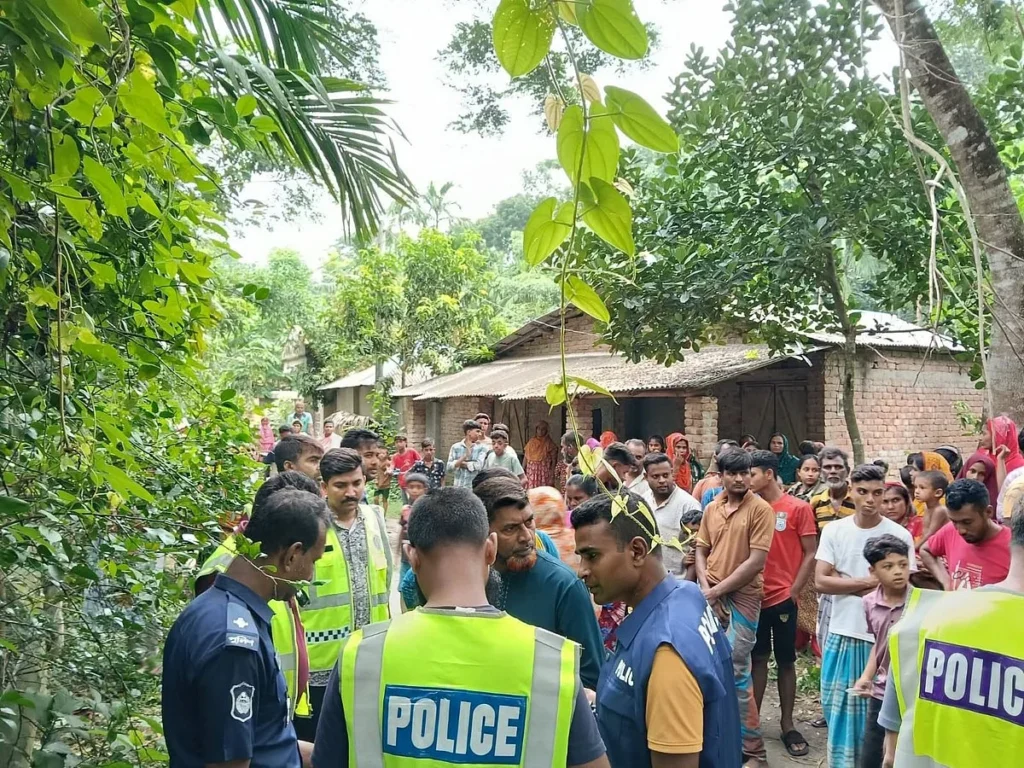পুলিশকে মারধর করে উদ্ধার হওয়া মোটরসাইকেল ছিনিয়ে নিলেন মালিকের লোকজন