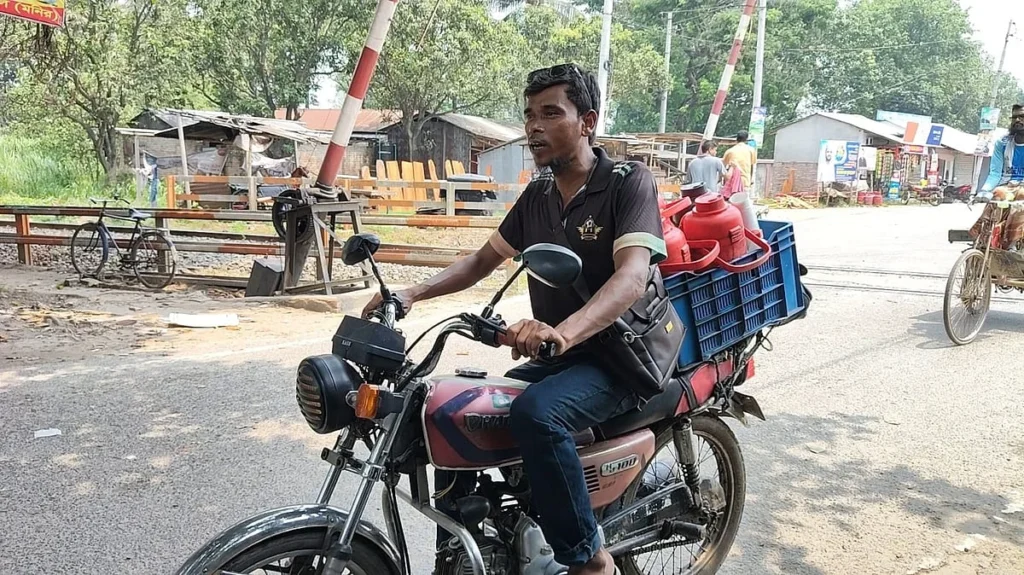 ফোন করলে মোটরসাইকেলে চা নিয়ে হাজির হন ‘রনি ভাই’