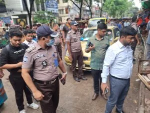 ডিএমপির ট্রাফিক বিভাগের বিশেষ অভিযানে ২৫টি মামলায় জরিমানাসহ ১৬ জন আটক