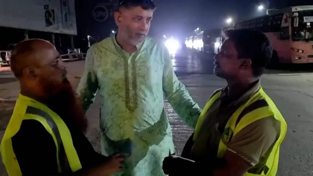 ময়মনসিংহে মধ্যরাতে হাতেনাতে চাঁদাবাজ ধরলেন প্রশাসক