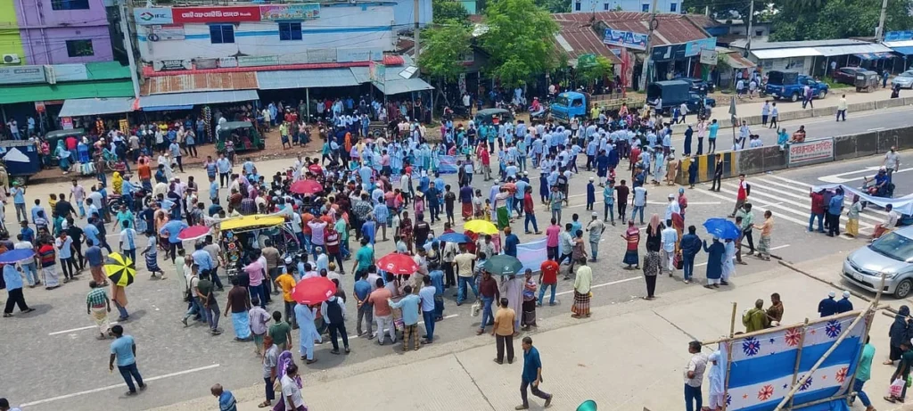 বগুড়া বিশ্ববিদ্যালয়ের ক্যাম্পাস শাজাহানপুরে স্থাপনের দাবিতে দেড় ঘণ্টা মহাসড়ক অবরোধ