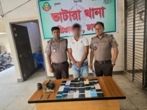 একটি বিদেশি পিস্তল, দুইটি ম্যাগাজিন, ২৫ টি মোবাইল ফোন ও একটি ডিজিটাল ক্যামেরাসহ পেশাদার ছিনতাইকারী গ্রেফতার