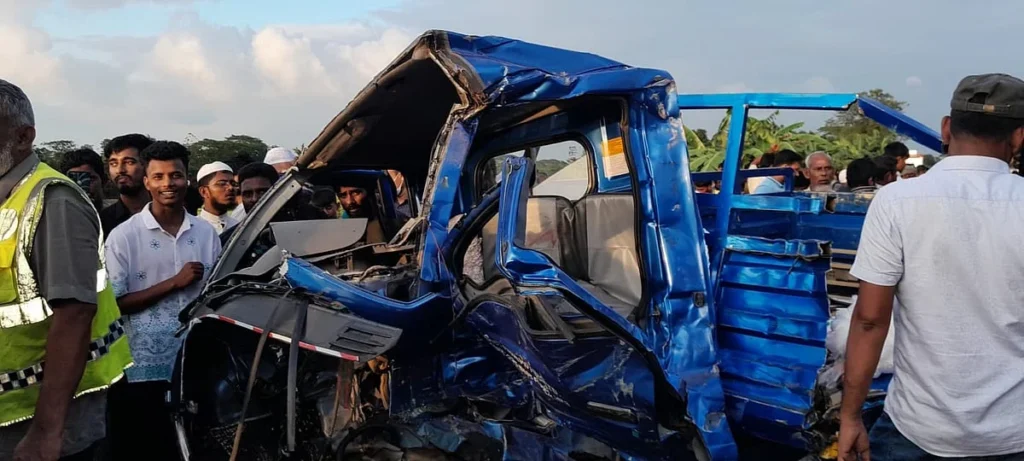 নেত্রকোনায় ট্রাকের সঙ্গে পিকআপের সংঘর্ষে নিহত ৪