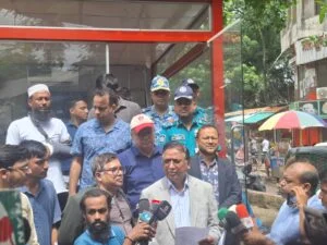 শাহবাগে চালু হলো ট্রাফিক সিগন্যাল লাইট