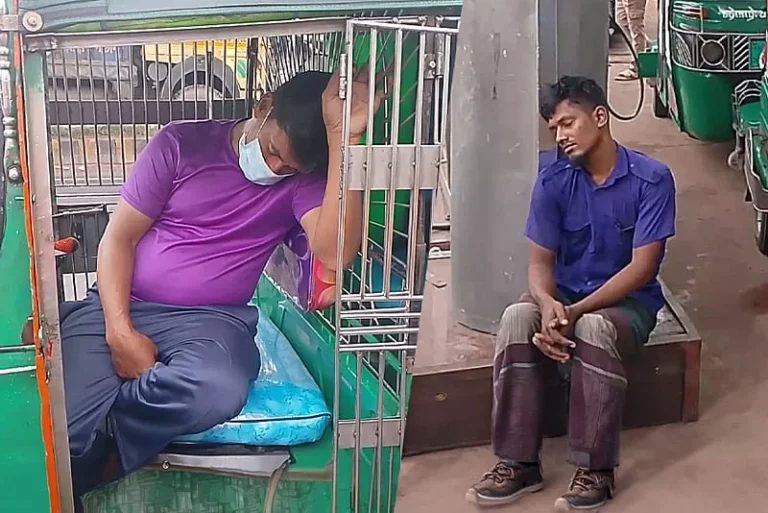 গ্যাসের জন্য অপেক্ষা, সড়ক অবরোধ, আছে লোডশেডিংও